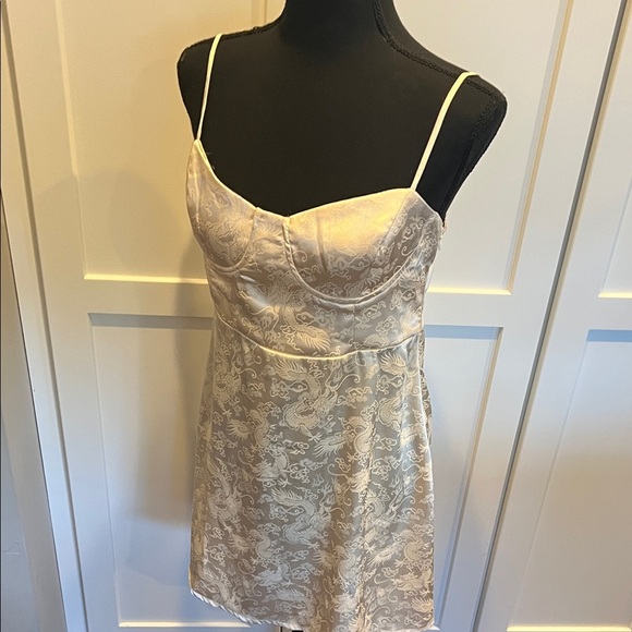 Princess Polly Princess Polly Gold Asian Cream Mini Size 8 - Picture 10 of 10